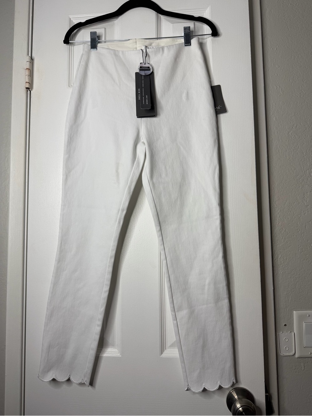Lysse White Scallop-Hem Ankle Jeans